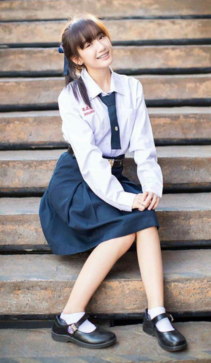Đồng phục gợi cảm nhất châu Á: Váy ngắn trên gối còn bó sát khoe hết đường cong của nữ sinh viên Thái Lan - Hình 1