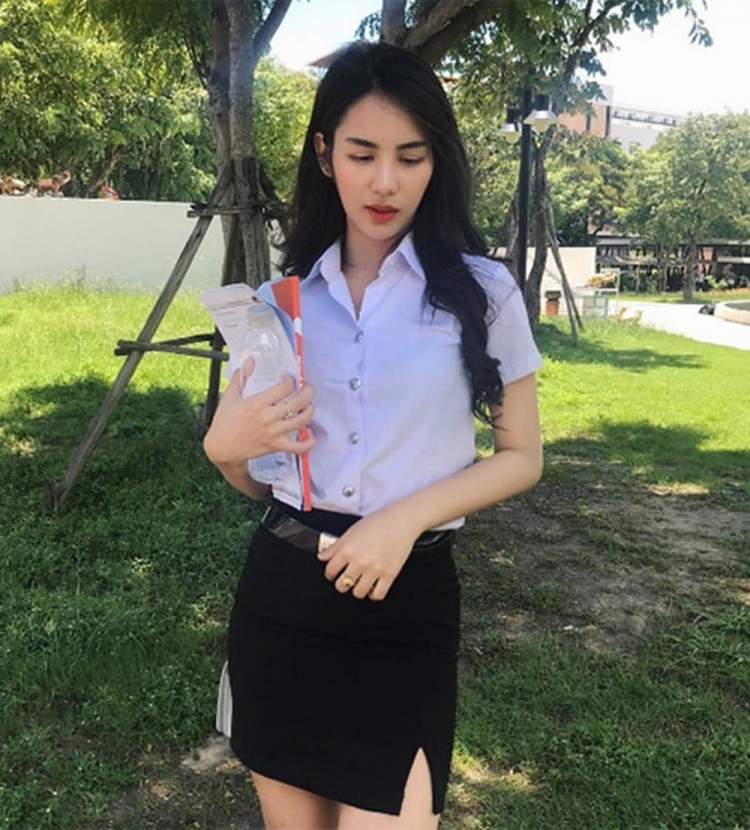 Đồng phục gợi cảm nhất châu Á: Váy ngắn trên gối còn bó sát khoe hết đường cong của nữ sinh viên Thái Lan - Hình 7