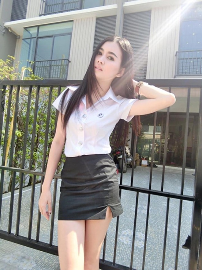 Đồng phục gợi cảm nhất châu Á: Váy ngắn trên gối còn bó sát khoe hết đường cong của nữ sinh viên Thái Lan - Hình 8