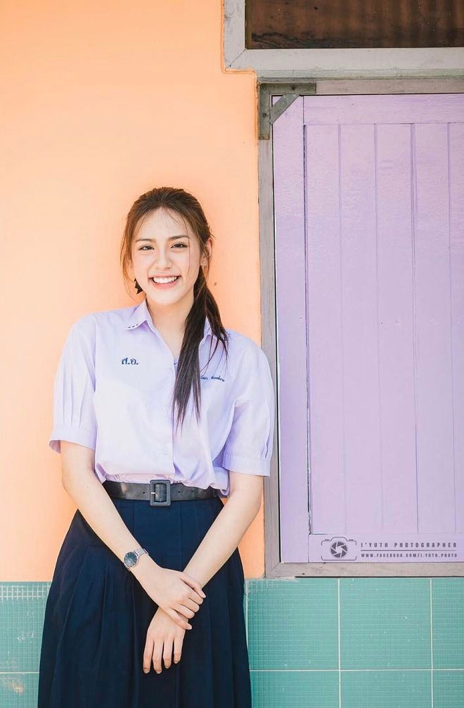 Đồng phục gợi cảm nhất châu Á: Váy ngắn trên gối còn bó sát khoe hết đường cong của nữ sinh viên Thái Lan - Hình 3