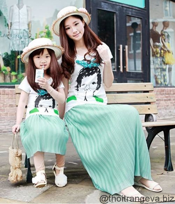 Tổng hợp những mẫu váy đầm maxi đi biển cho mẹ và bé  Thời trang  Việt  Giải Trí