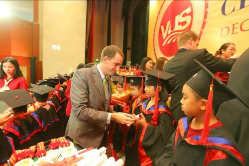 114.875 học viên VUS nhận chứng chỉ Anh ngữ quốc tế - Hình 3