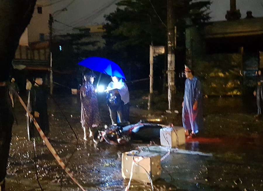 Ai chịu trách nhiệm vụ dây điện sà xuống gây chết người ở Đà Nẵng? - Hình 1