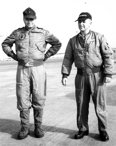 Áo bomber là gì? Cách phối đồ cực chất cho Chàng và Nàng - Hình 2