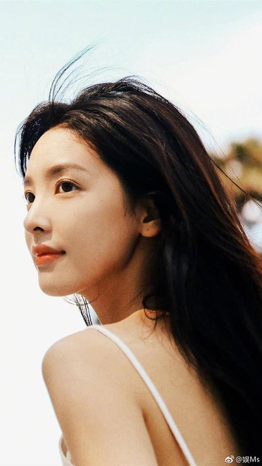 Chỉ một cú bấm follow, đại gia Vương Tư Thông biến hot girl Trung Quốc thành hiện tượng mạng xã hội - Hình 3