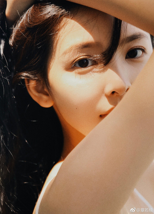 Chỉ một cú bấm follow, đại gia Vương Tư Thông biến hot girl Trung Quốc thành hiện tượng mạng xã hội - Hình 4