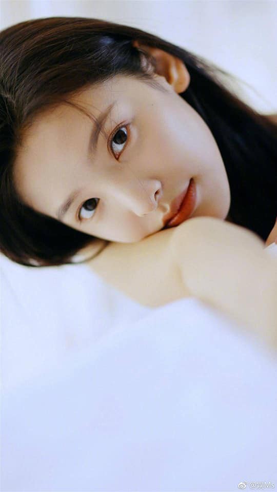 Chỉ một cú bấm follow, đại gia Vương Tư Thông biến hot girl Trung Quốc thành hiện tượng mạng xã hội - Hình 2