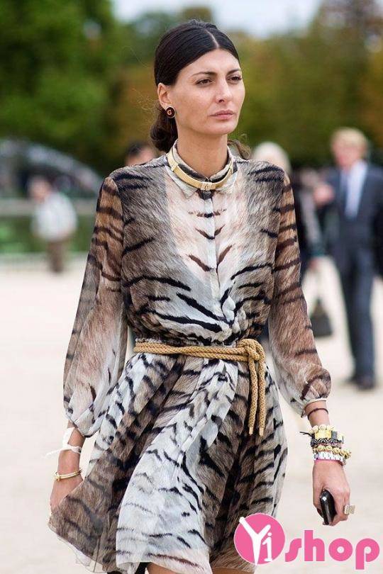 Điểm qua 5 kiểu đầm cách điệu đẹp nhất cho mùa thời trang dạo phố - Hình 11