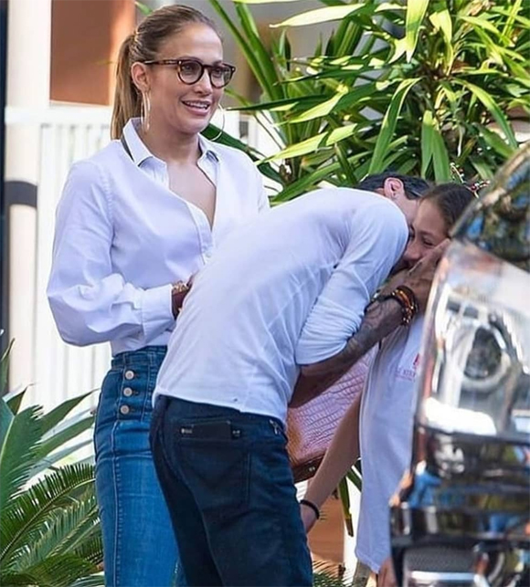 Jennifer Lopez và chồng cũ ôm hôn thân thiết khi gặp nhau - Hình 4