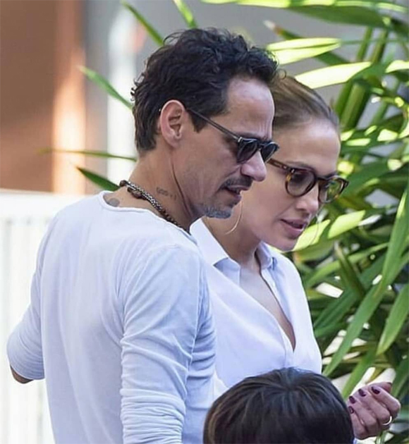 Jennifer Lopez và chồng cũ ôm hôn thân thiết khi gặp nhau - Hình 2