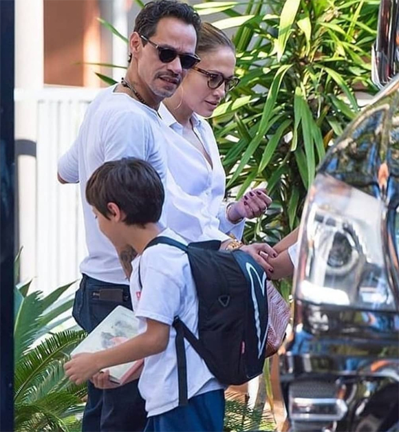 Jennifer Lopez và chồng cũ ôm hôn thân thiết khi gặp nhau - Hình 1