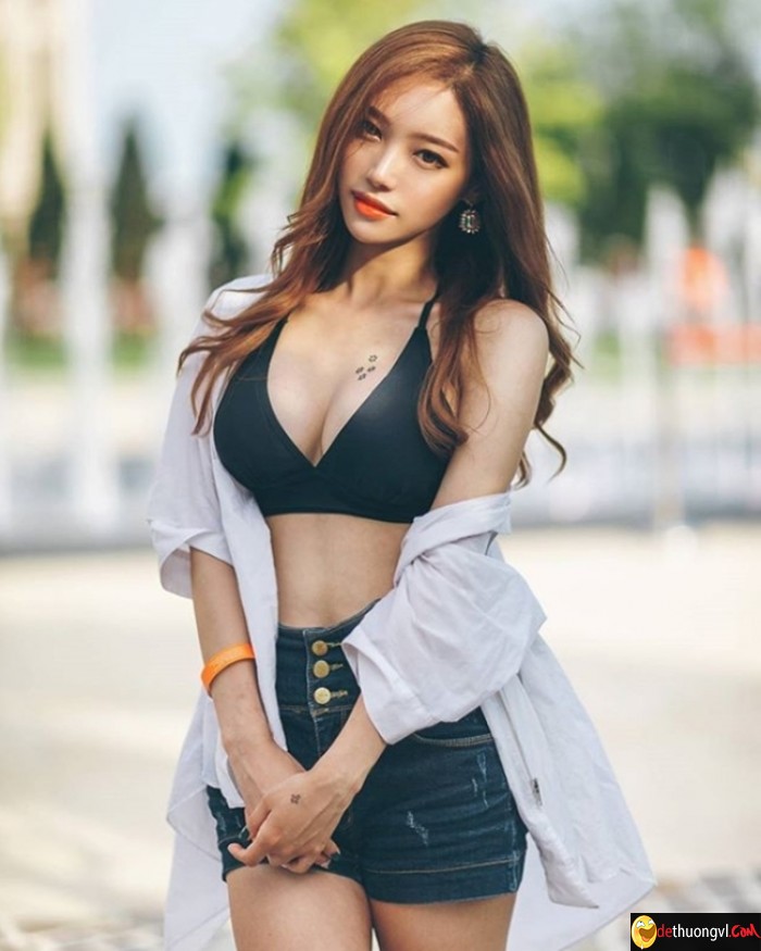 Khi các nàng mỹ nhân, hot girl mặc sơ mi trắng thì sẽ quyến rũ thế này đây... - Hình 2