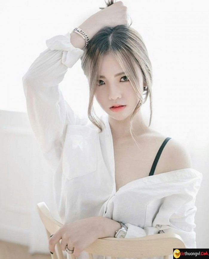 Khi các nàng mỹ nhân, hot girl mặc sơ mi trắng thì sẽ quyến rũ thế này đây... - Hình 9