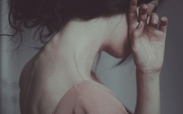 Khi có người thứ 3: Hãy cứ đứng yên mà nhìn... - Hình 1