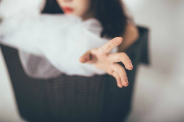 Khi có người thứ 3: Hãy cứ đứng yên mà nhìn... - Hình 2