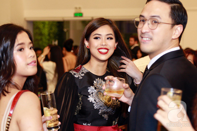 Lần đầu tiên vợ chồng Tăng Thanh Hà công khai làm điều này giữa đám đông - Hình 4