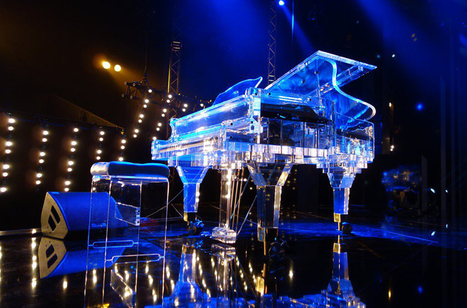 Miranda Kerr xuất hiện vui vẻ sau khi bị đòi chiếc piano do tỷ phú dùng hàng chục tỷ tiền tham nhũng mua tặng - Hình 4