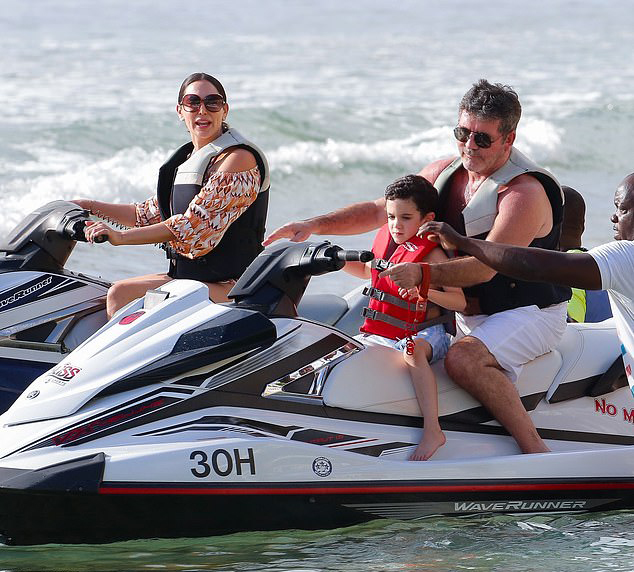 Simon Cowell tránh rét ở Caribbe cùng bạn gái và con trai - Hình 3
