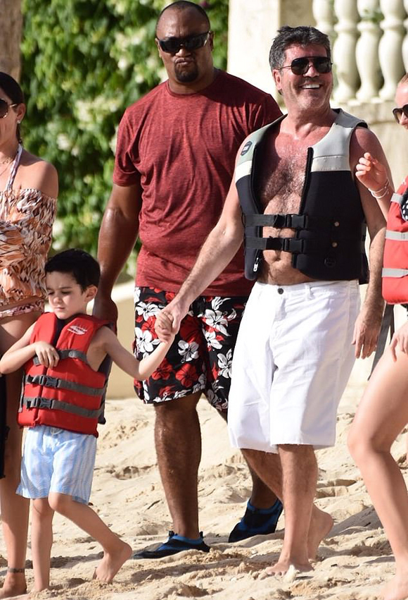 Simon Cowell tránh rét ở Caribbe cùng bạn gái và con trai - Hình 6