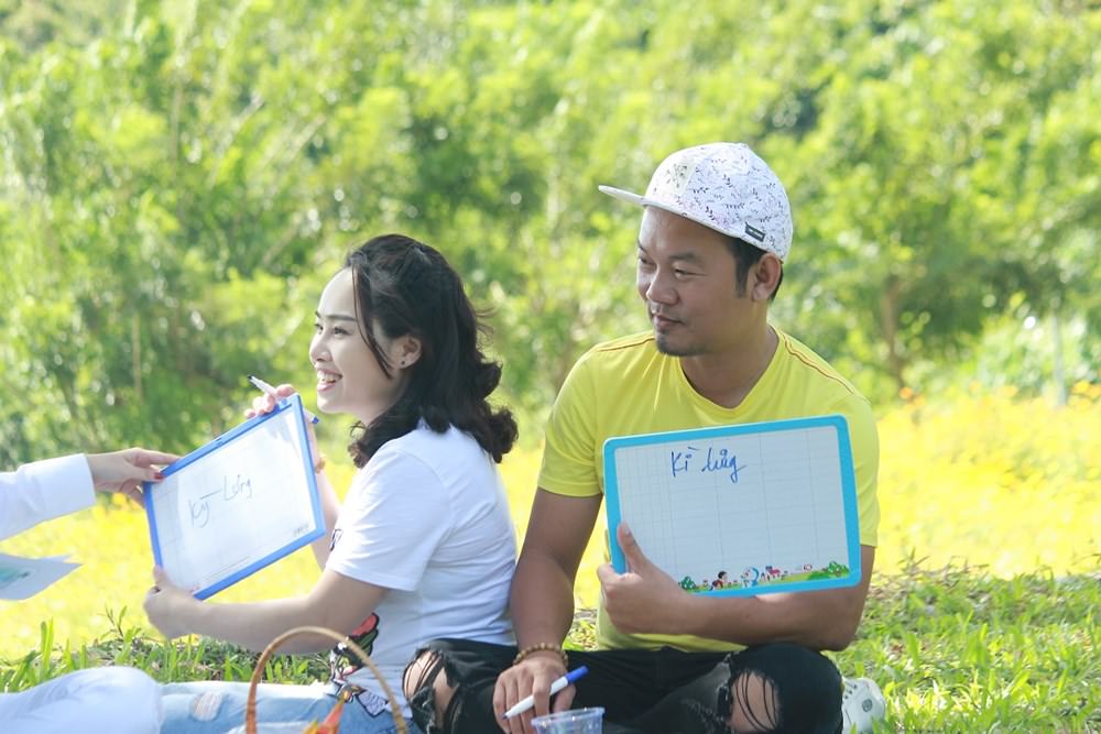 Vợ chồng cô nàng diễn viên Minh Gạo nếp gạo tẻ bị Long đẹp trai trả thù trong Trăng Mật Diệu Kỳ - Hình 2