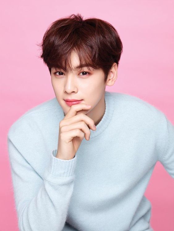 Trai đẹp Cha Eun Woo tiết lộ từng được idol nữ thả thính