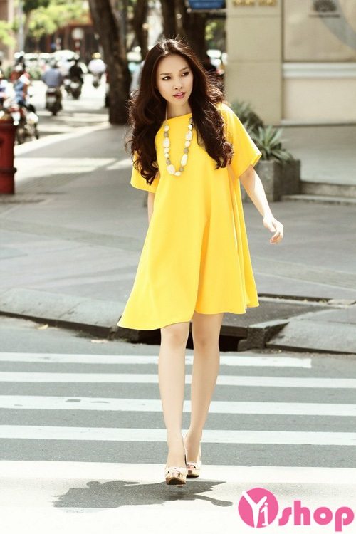 Nhã Phương diện váy vàng nổi bật xinh đẹp cuốn hút  Báo điện tử VnMedia   Tin nóng Việt Nam và thế giới