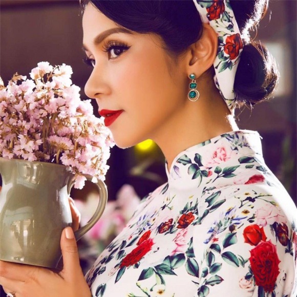 Ảnh Việt Trinh thời đen nhẻm, ngố tàu, chưa dậy thì gây sốt mạng - Hình 10