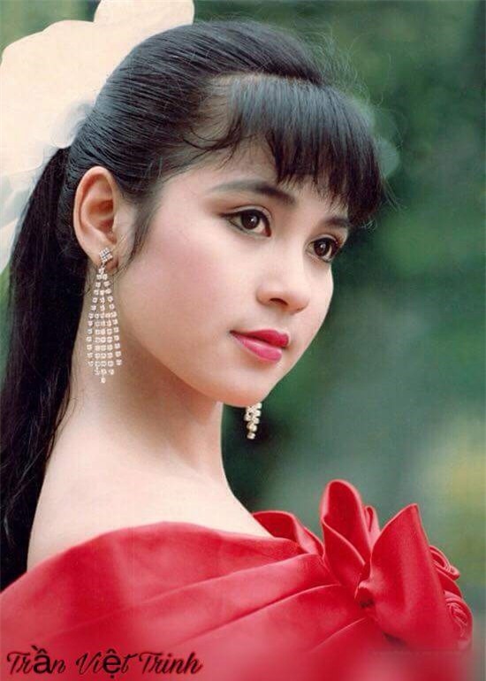Ảnh Việt Trinh thời đen nhẻm, ngố tàu, chưa dậy thì gây sốt mạng - Hình 6