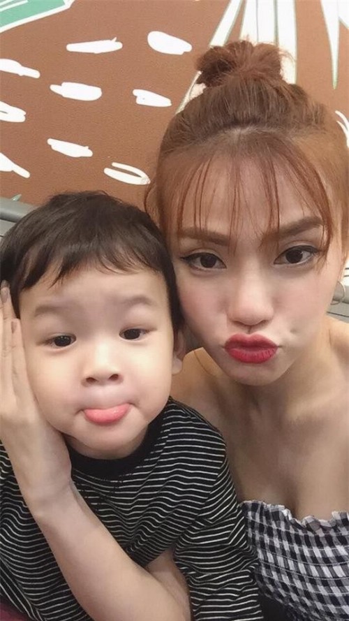 Hậu ly hôn, Thu Thuỷ viết tâm thư gửi con trai: &'Mẹ cứng đơ cổ họng khi con hỏi ba đâu rồi' - Hình 2