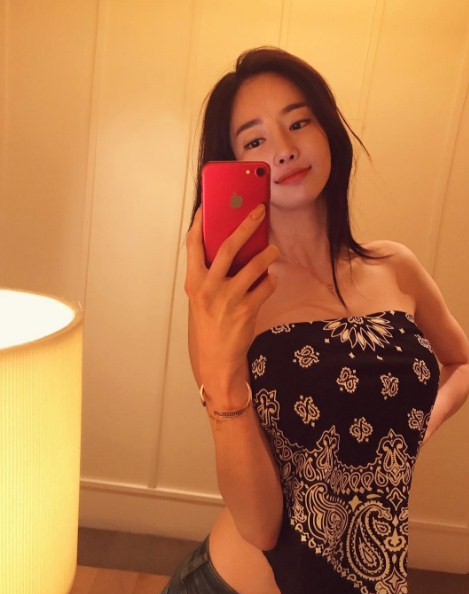 Mê mẩn với nét đẹp chân dài trắng xinh của siêu mẫu xứ Hàn Seojin Ban - Hình 10