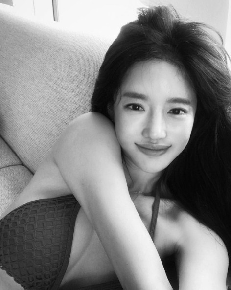 Mê mẩn với nét đẹp chân dài trắng xinh của siêu mẫu xứ Hàn Seojin Ban - Hình 4
