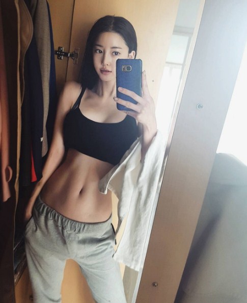 Mê mẩn với nét đẹp chân dài trắng xinh của siêu mẫu xứ Hàn Seojin Ban - Hình 17