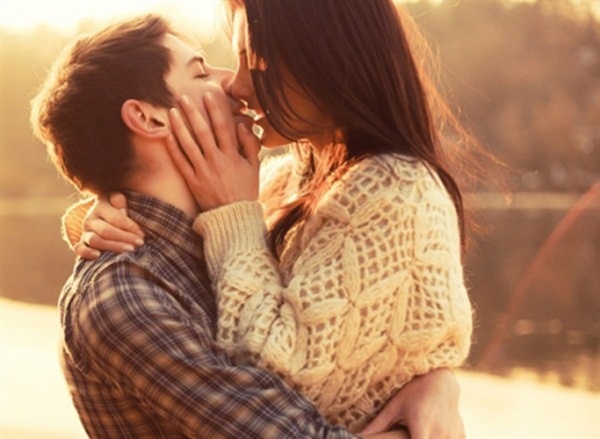Nắm lấy tay em, cùng em đi đến cuối đời... - Hình 1