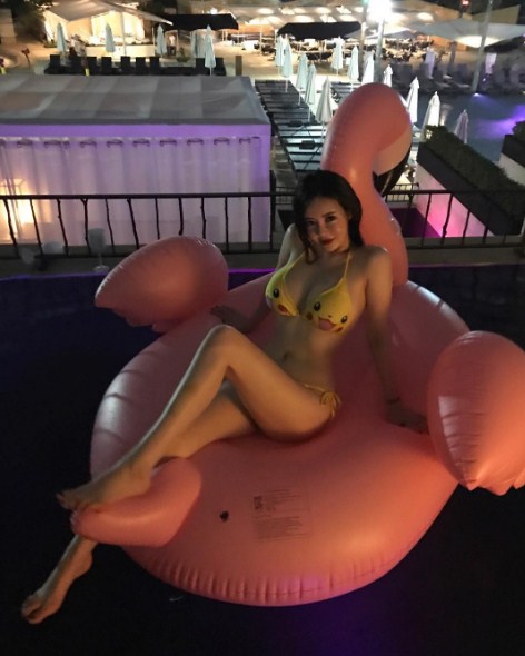 Tan chảy với thân hình phồn thực của hot girl mới nổi Olivia Gwak - Hình 5