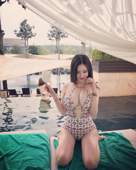 Tan chảy với thân hình phồn thực của hot girl mới nổi Olivia Gwak - Hình 7