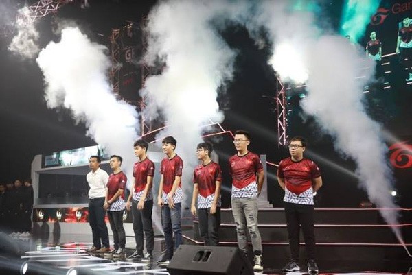 [Wechoice 2017] Young Generation: Á Quân VCSA bị nhà tài trợ bỏ rơi trước trận chung kết, bị lừa phải ăn cơm từ thiện qua ngày - Hình 2