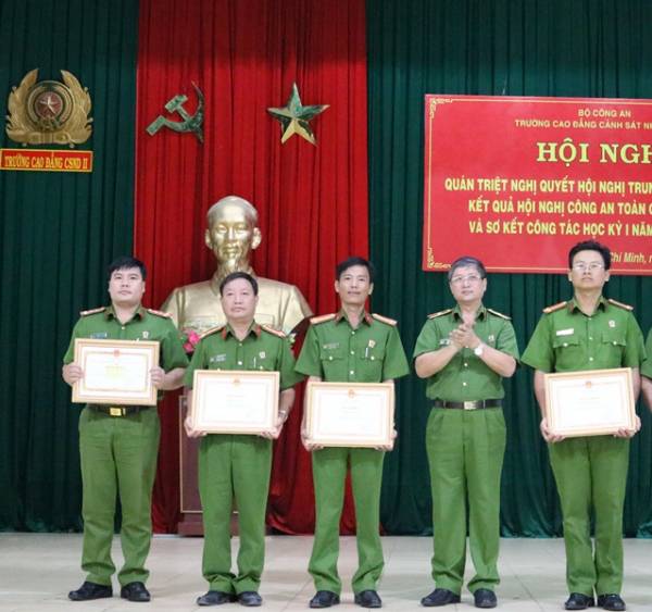 Trường Cao đẳng CSND II khen thưởng tập thể, cá nhân dạy tốt, học tốt - Học  hành - Việt Giải Trí