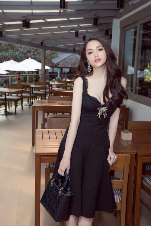 Bất ngờ với tủ đồ hiệu toàn items đắt đỏ của Hương Giang Idol - Hình 2