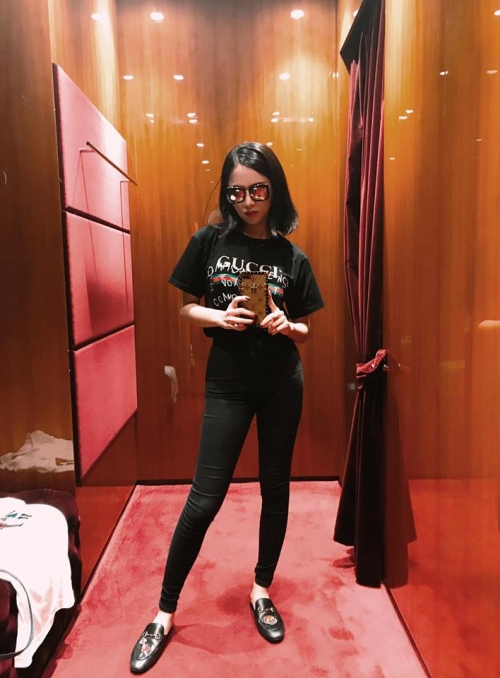 Bất ngờ với tủ đồ hiệu toàn items đắt đỏ của Hương Giang Idol - Hình 11