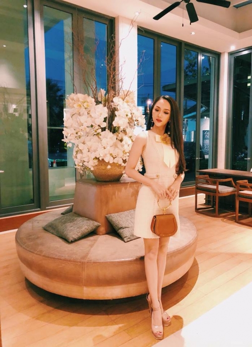 Bất ngờ với tủ đồ hiệu toàn items đắt đỏ của Hương Giang Idol - Hình 4