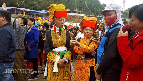 Phát thèm khi lạc giữa rừng lợn sữa quay ở xứ Lạng - Hình 1