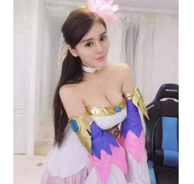 Tuyệt kỹ để có vòng một 96cm của MC hoa hậu xứ Trung thích khoe thân - Hình 17