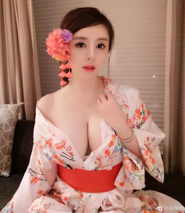 Tuyệt kỹ để có vòng một 96cm của MC hoa hậu xứ Trung thích khoe thân - Hình 4