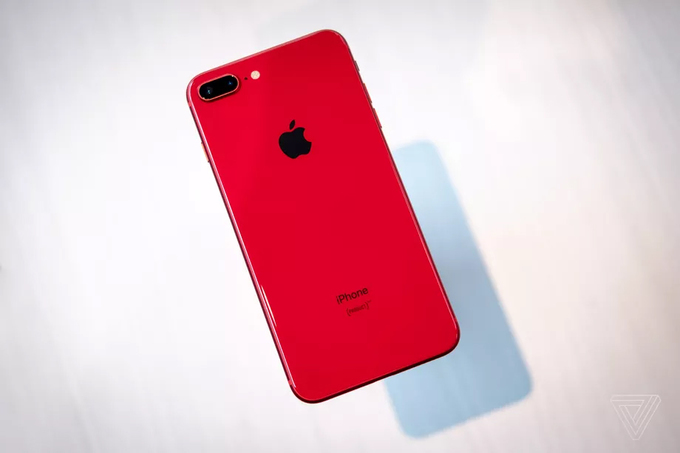 iPhone 8 Plus đỏ: Đừng bỏ lỡ cơ hội sở hữu chiếc điện thoại iPhone 8 Plus phiên bản màu đỏ đầy cá tính và độc đáo. Xem hình ảnh để cảm nhận sự sang trọng và lịch lãm của điện thoại này!