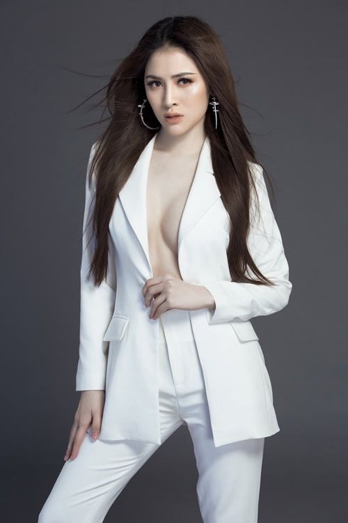 Đường cong nuột của đại diện Việt Nam thi Miss Eco International 2018 - Hình 1