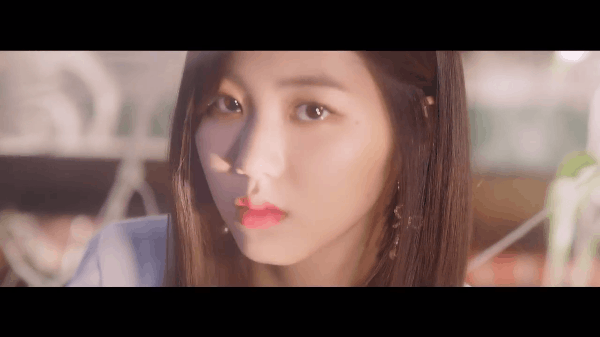 Girlgroup đàn em của Hyuna ma mị, quyến rũ trong MV mới - Hình 2