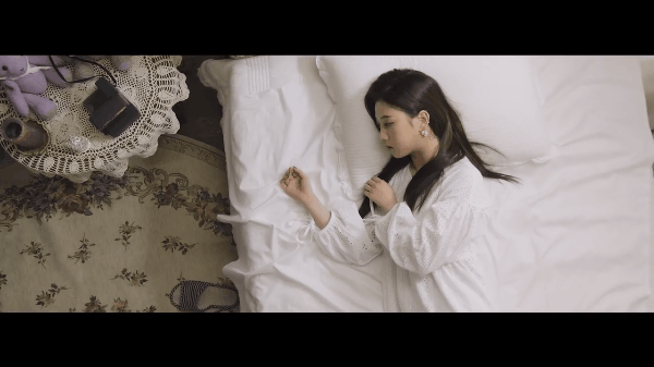 Girlgroup đàn em của Hyuna ma mị, quyến rũ trong MV mới - Hình 1