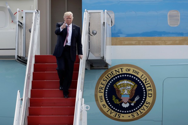 Nội các của ông Trump bị tố chi hàng triệu USD tiền thuế đi máy bay riêng - Hình 1