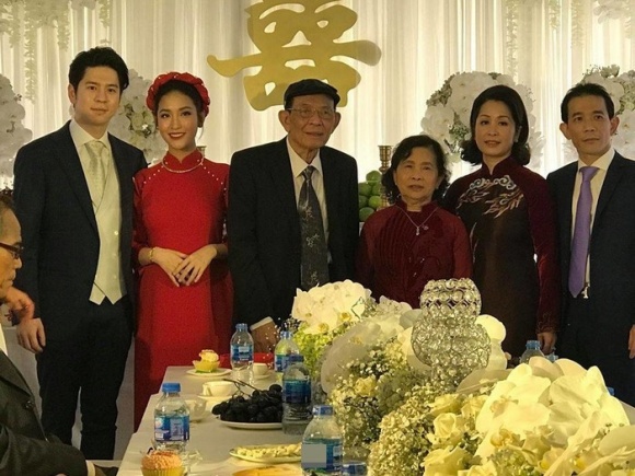 Sau một tháng đính hôn, Mai Hồ đã lộ rõ vòng hai to lùm lùm làm rộ tin đồn mang thai - Hình 3