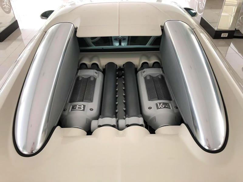 Siêu xe Bugatti Veyron độc nhất Việt Nam vừa thay đổi màu sơn và đèn pha mới - Hình 7